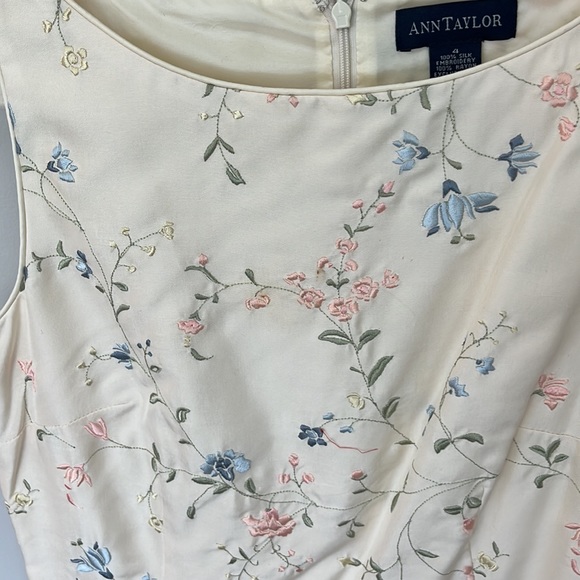 Ann Taylor flower dress - Picture 4 of 5